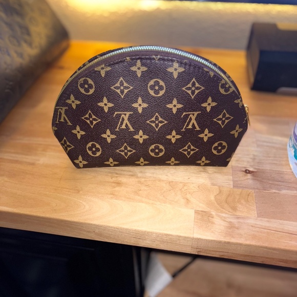 Louie Vuitton Handbag Purse - Picture 5 of 7